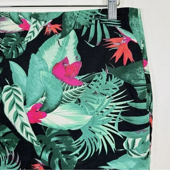 Lord And  Taylor Tropical Pencil Skirt - Picture 8 of 14